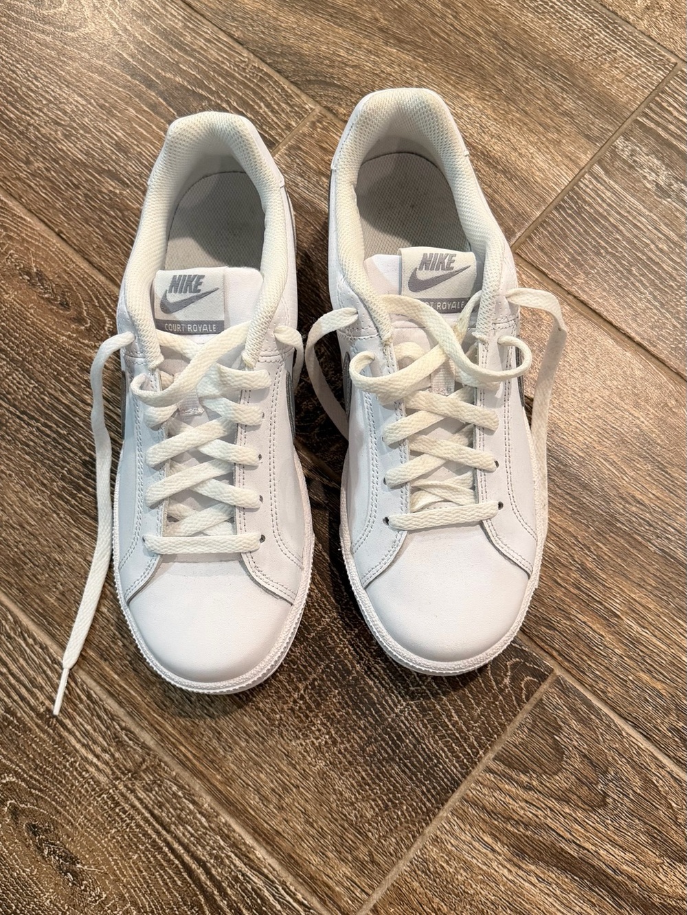 Nike Court Royale Women’s White Sneakers NWOT